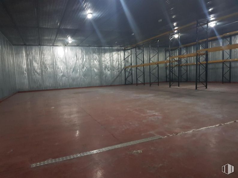 Industrial for sale & for rent at Calle Bañeza, 54, Fuenlabrada, Madrid, 28947 with floor, flooring, ceiling, hall, warehouse, building material, steel, daylighting, fluorescent lamp and beam around