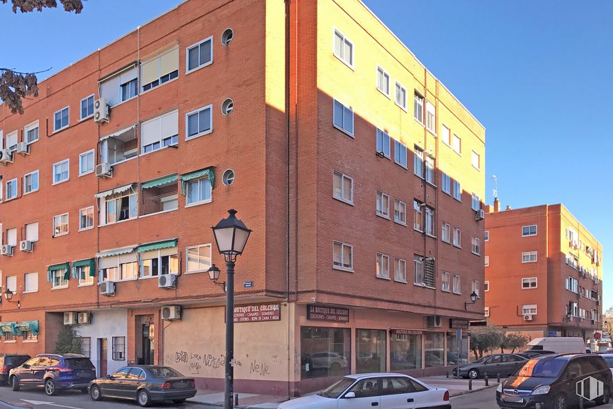 Local en venta en Zona Centro, Humanes de Madrid, Madrid, 28970 con coche, edificio, rueda, luz de estacionamiento automotriz, neumático, cielo, propiedad, ventana, vehículo y condominio alrededor