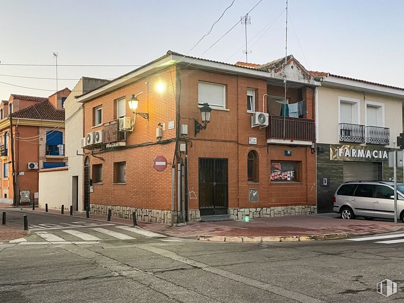 Retail for sale at Centro urbano, Yeles, Toledo, 45220 with car, building, door, window, sky, wheel, tire, vehicle, neighbourhood and urban design around