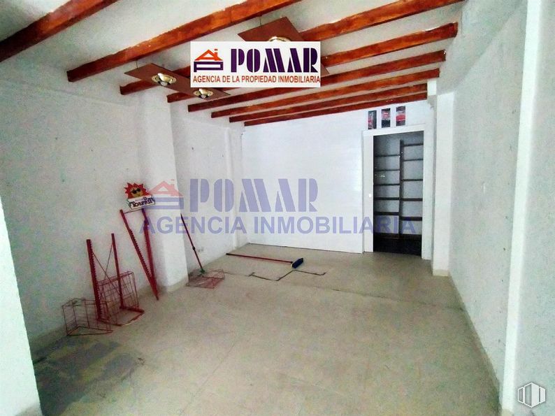 Retail for rent at Paseo San Roque, Ávila, 05003 with door, floor, building material, plaster and plywood around