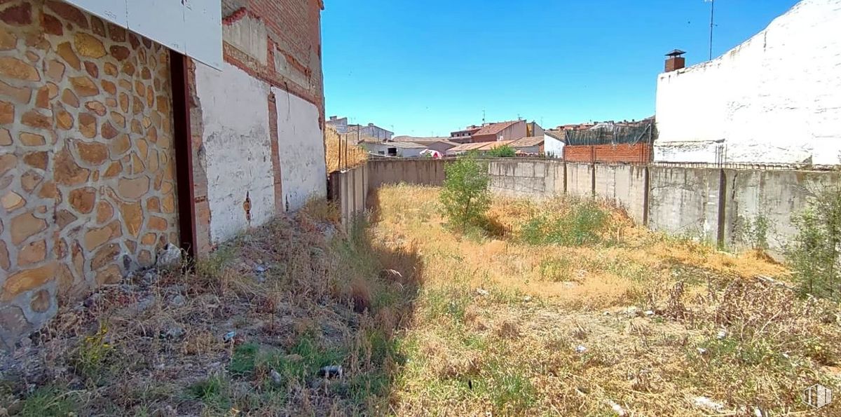 Suelo en venta en Zona centro, Casarrubios del Monte, Toledo, 45950 con planta, cielo, propiedad, edificio, ventana, lote de terreno, hierba, árbol, zona residencial y paisaje alrededor