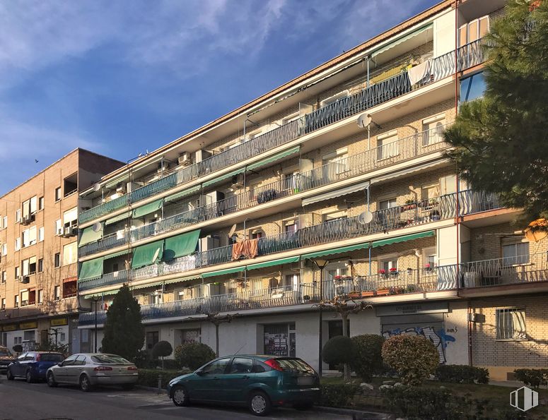 Local en venta en Avenida Belén, 20, Ciempozuelos, Madrid, 28350 con coche, edificio, rueda, nube, neumático, cielo, vehículo, planta, ventana y diseño urbano alrededor