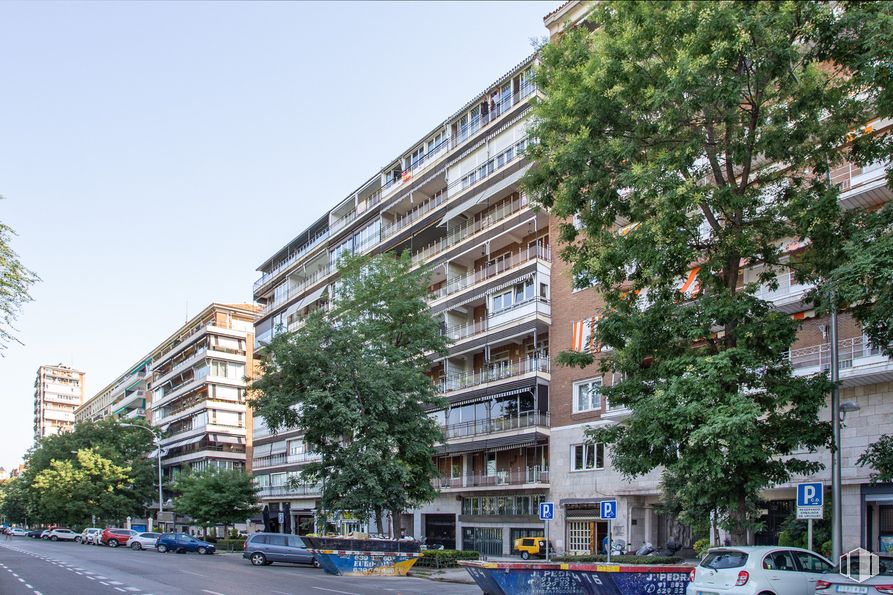 Local en venta en Paseo Pintor Rosales, 34, Moncloa - Aravaca, Madrid, 28008 con edificio, cielo, ventana, árbol, planta, diseño urbano, vegetación, bloque de pisos, condominio y barrio residencial alrededor