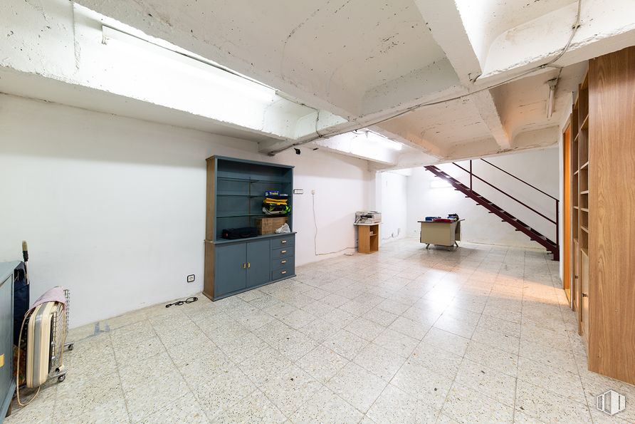 Local en venta en Calle Puentelarra, Villa de Vallecas, Madrid, 28031 con ebanistería, equipaje y bolsos, madera, pasillo, pavimento, piso, madera, techo, evento y accesorio alrededor