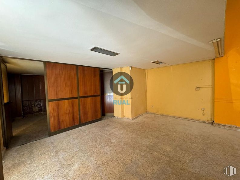 Local en venta en Calle Cabeza Moro, Talavera de la Reina, Toledo, 45600 con puerta, suelos, suelo, tinte para madera, contrachapado y suelo de baldosas alrededor