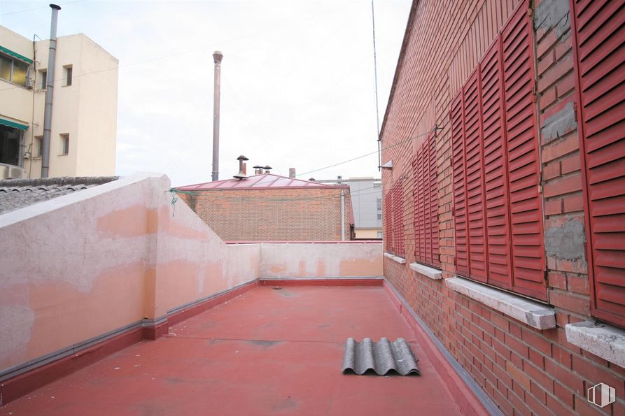 Nave en venta en Calle Alfonso Gómez, 13, San Blas - Canillejas, Madrid, 28037 con cielo, accesorio, ladrillo, albañilería, material compuesto, rojo, edificio, material de construcción, fachada y tejado alrededor