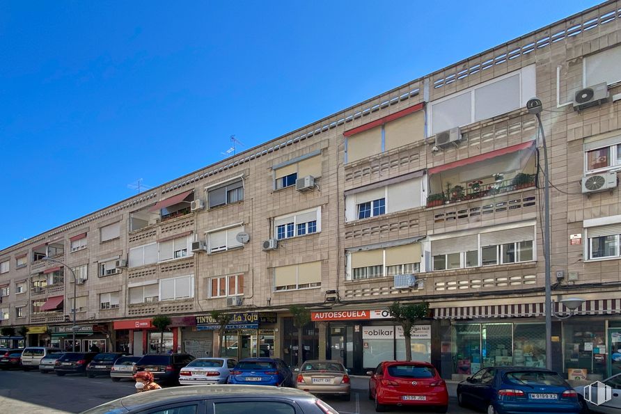 Local en alquiler y venta en Calle San José, 19, Alcorcón, Madrid, 28921 con coche, edificio, cielo, rueda, vehículo terrestre, propiedad, luz de estacionamiento automotriz, ventana, vehículo y neumático alrededor