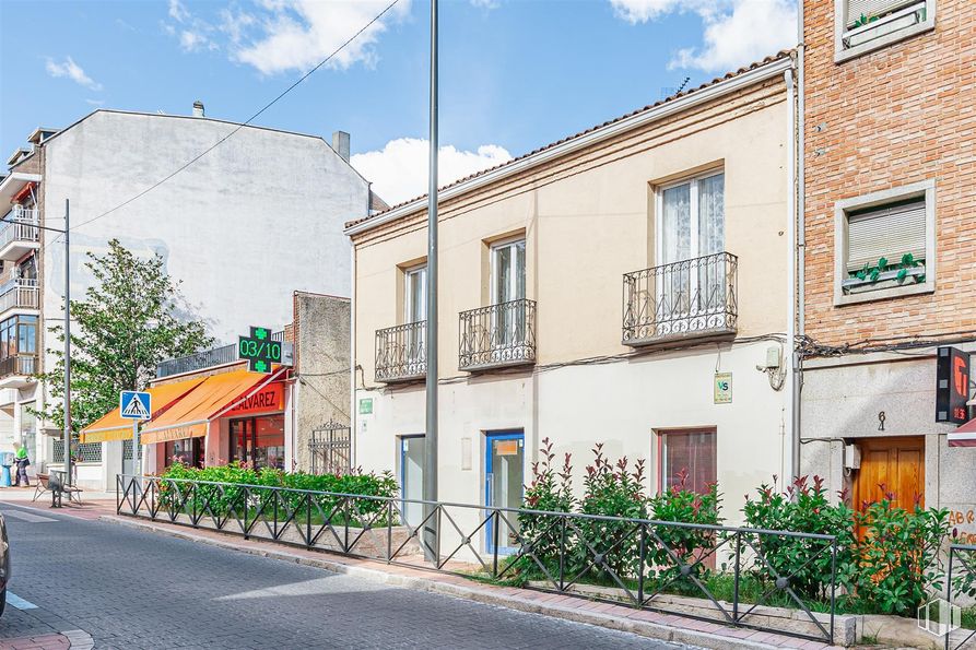 Local en alquiler en Avenida Juan Pablo II, 10, Pozuelo de Alarcón, Madrid, 28224 con ventana, edificio, nube, cielo, propiedad, planta, infraestructura, diseño urbano, superficie de la carretera y casa alrededor