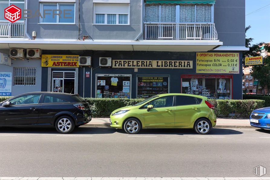 Local en alquiler y venta en Casco urbano, Fuenlabrada, Madrid, 28945 con coche, ventana, rueda, neumático, edificio, luz de estacionamiento, vehículo terrestre, vehículo, propiedad y vehículo de motor alrededor