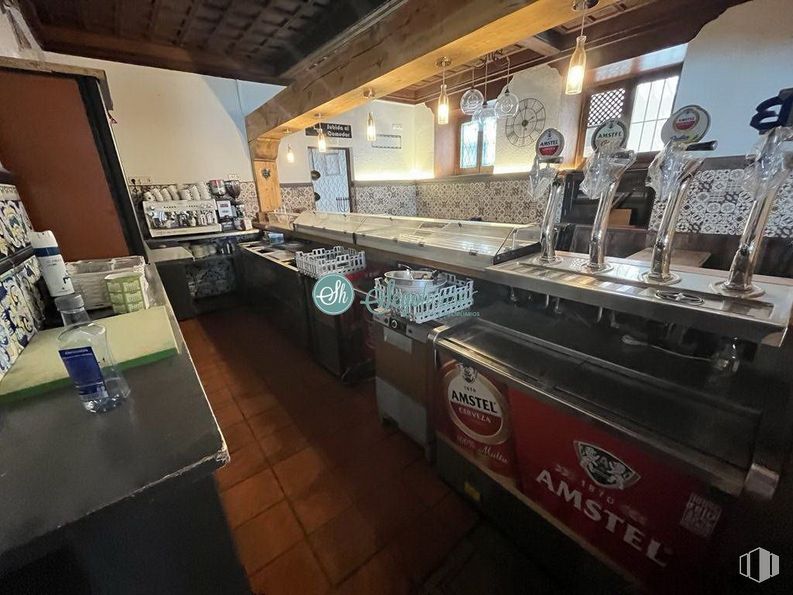 Retail for sale at Calle Cronista Lecea, Segovia, 40001 with barware, building, flooring, countertop, room, ceiling, wood, kitchen, bar and machine around