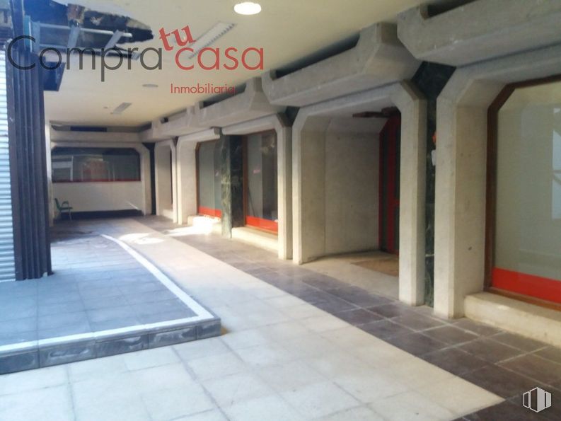 Retail for sale & for rent at Centro comercial Mahonías, Segovia, 40002 with interior design, flooring, floor, facade, city, shade, concrete, ceiling, sidewalk and commercial building around