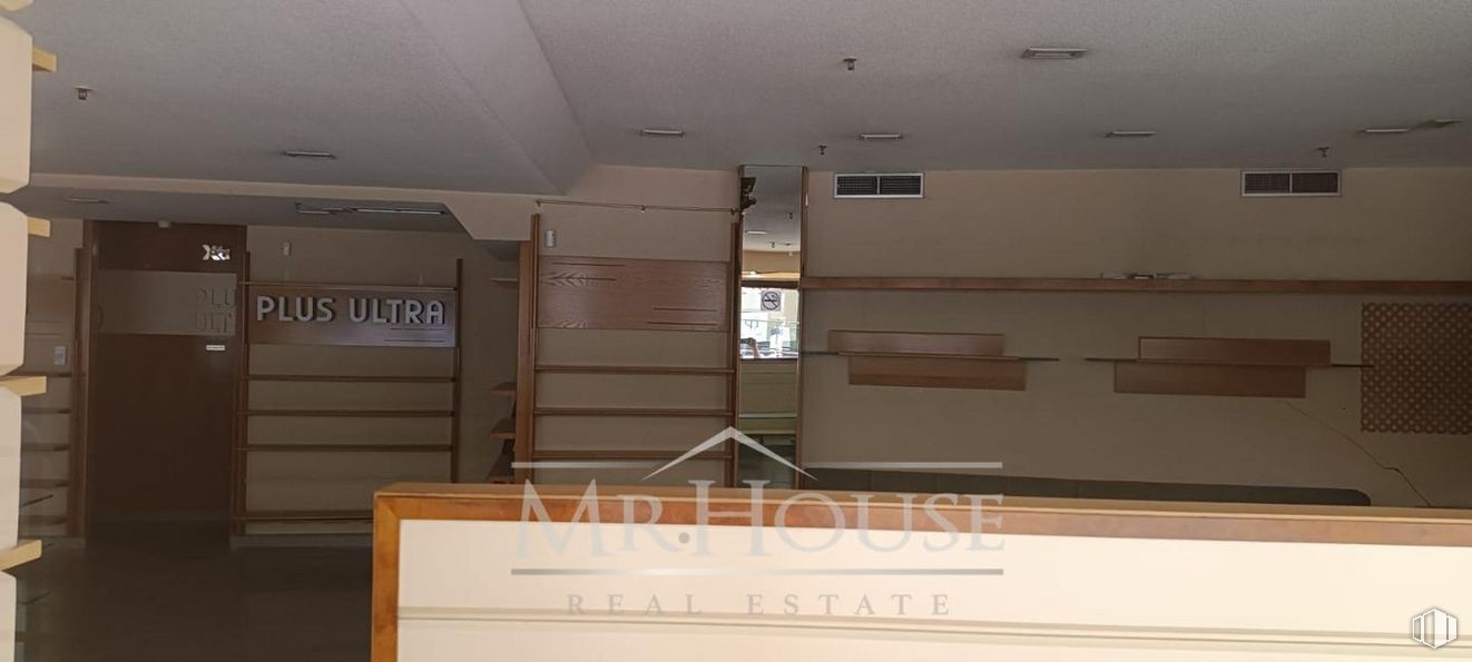 Retail for sale at Avenida Constitución, 90, Torrejón de Ardoz, Madrid, 28850 with building, wood, flooring, cabinetry, house, fixture, rectangle, ceiling, hardwood and door around