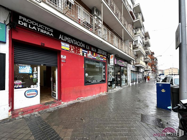 Retail for sale at Calle Parvillas Altas, 23, Villaverde, Madrid, 28021 with motorcycle, neighbourhood, town, street, door, sidewalk, advertising, mixed-use and concrete around