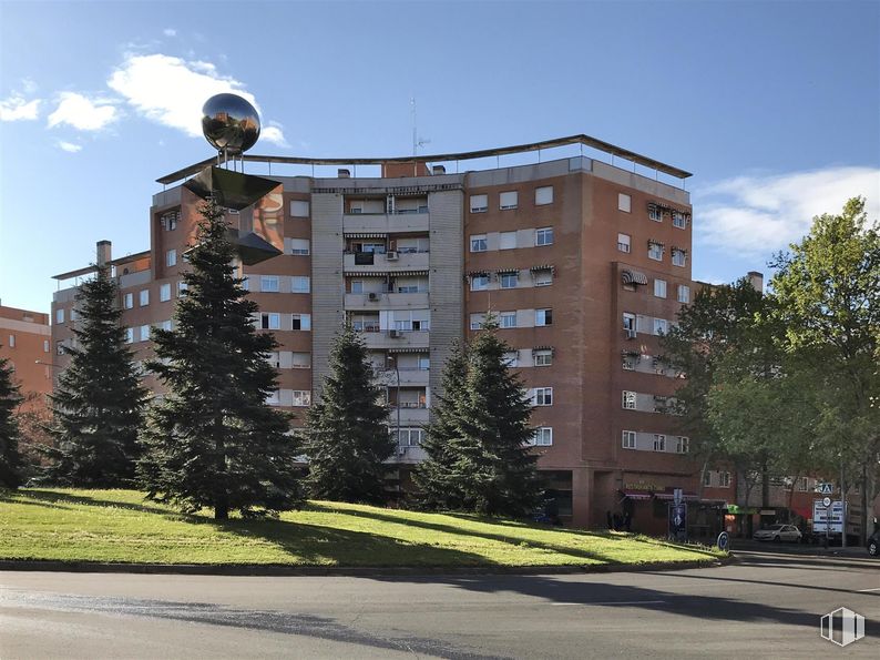 Local en alquiler en Avenida Retamas, Alcorcón, Madrid, 28922 con edificio, cielo, nube, planta, propiedad, luz de la calle, árbol, ventana, diseño urbano y condominio alrededor