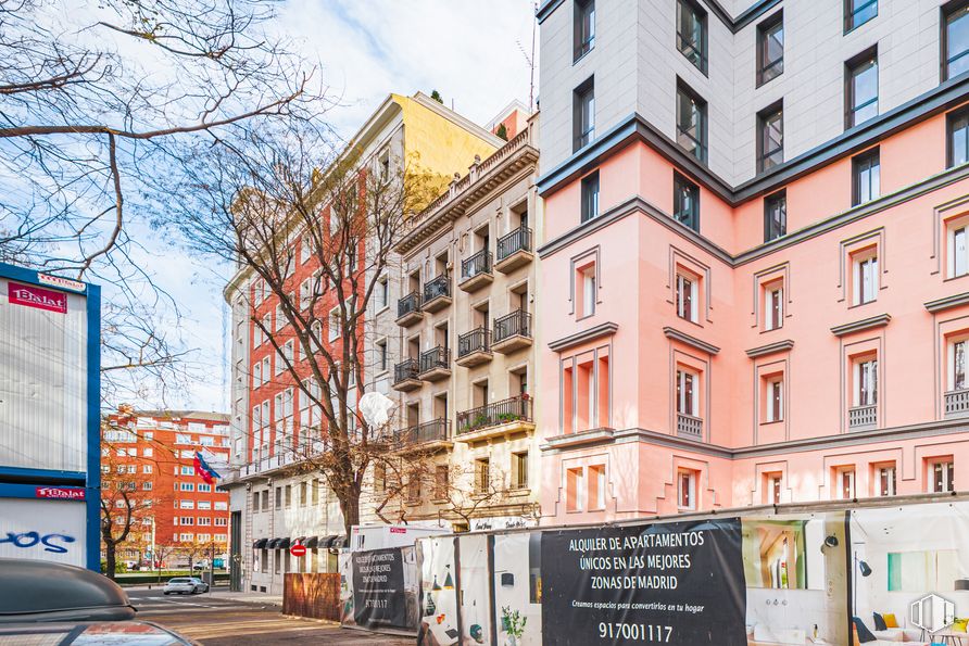 Oficina en alquiler en Calle García de Paredes, 94, Chamberí, Madrid, 28010 con edificio, propiedad, ventana, cielo, infraestructura, planta, árbol, vehículo, nube y diseño urbano alrededor