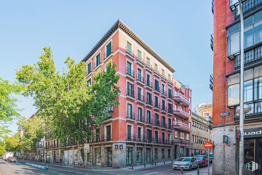 Local en alquiler en Calle Carranza, 10, Chamberí, Madrid, 28004 con edificio, coche, cielo, propiedad, ventana, infraestructura, vehículo, diseño urbano, árbol y rueda alrededor