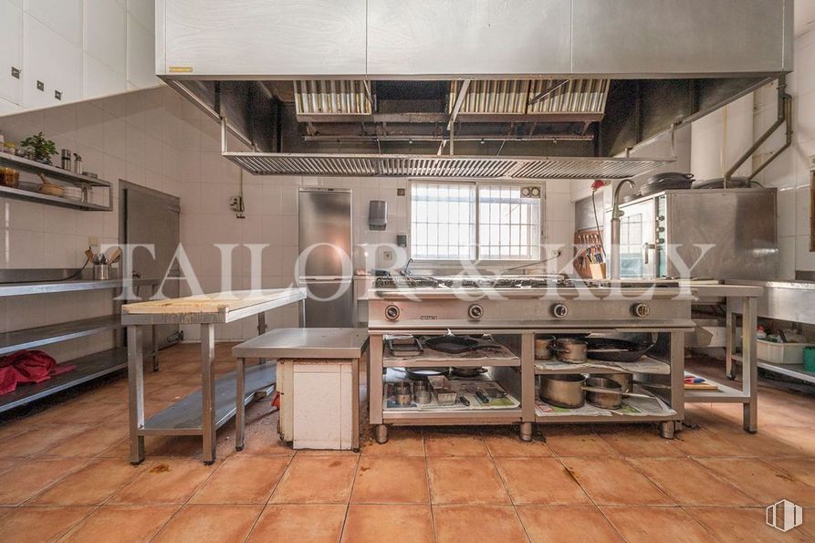 Nave en venta en Polígono Los Frailes, Daganzo de Arriba, Madrid, 28814 con ventana, mesa, encimera, edificio, cocina, madera, cocina, aparato de cocina, suelo y casa alrededor