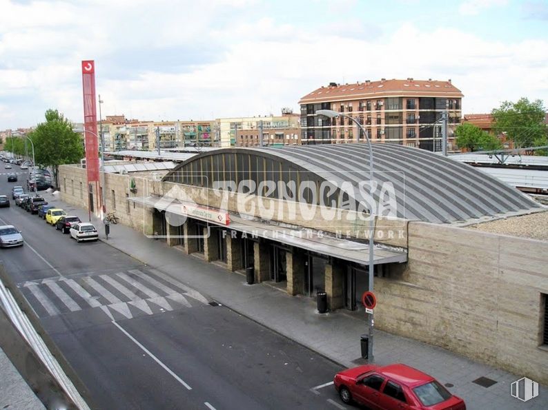 Local en venta en Barrio del Arroyo / La Fuente, Fuenlabrada, Madrid, 28944 con edificio, vehículo de juguete, nube, coche, vehículo terrestre, cielo, vehículo, infraestructura, neumático y rueda alrededor