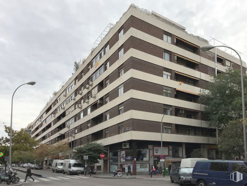 Local en venta en Calle Gaztambide, 26, Chamberí, Madrid, 28015 con camioneta, edificio, cielo, coche, nube, luz de la calle, vehículo, rueda, neumático y infraestructura alrededor