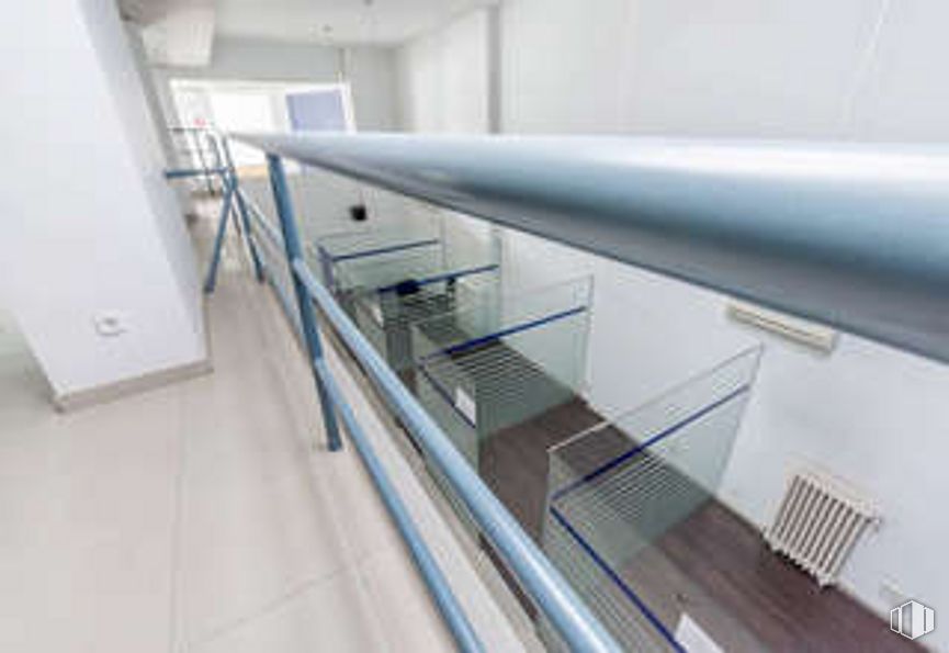 Local en venta en Avenida Reina Victoria, Chamberí, Madrid, 28003 con material compuesto, pavimentos, ingeniería, vidrio, accesorio, aluminio, metal, rectángulo, madera y material de construcción alrededor