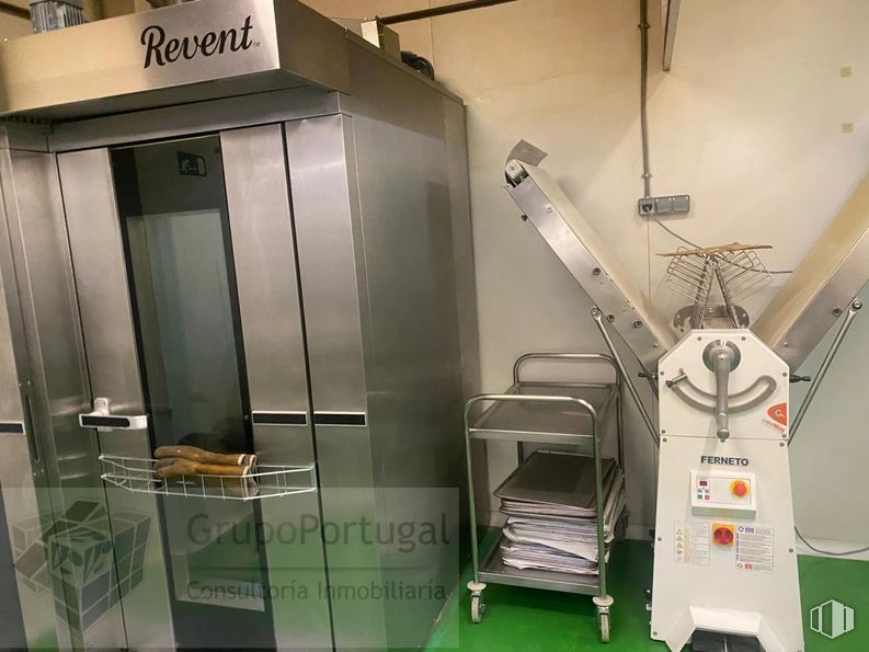 Local en venta en Zona La Alhóndiga, Getafe, Madrid, 28904 con armario, accesorio, gas, máquina, suelos, vidrio, equipamiento médico, metal, titanio y ventilador mecánico alrededor