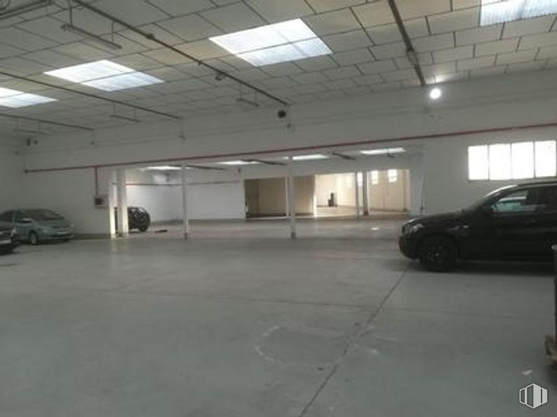 Nave en venta en Calle Camino de la Casilla, 32, Fuenlabrada, Madrid, 28944 con coche, rueda, neumático, ventana, luz de estacionamiento, edificio, vehículo, capó, hall y suelos alrededor