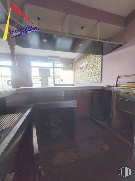 Retail for sale at El Cerro - Carretera San Rafael, Segovia, 40006 with building, house, flooring, wood, technology, ceiling, glass, machine, windshield and shade around