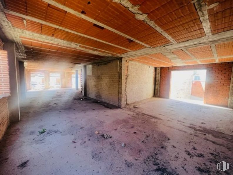 Land for sale at Plaza Tetuán, 12, Méntrida, Toledo, 45930 with window, hall, wood, interior design, flooring, floor, beam, real estate, ceiling and hardwood around