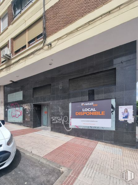 Local en alquiler en Calle Jabonería, 53, Alcorcón, Madrid, 28921 con coche, edificio, vehículo, iluminación del automóvil, asfalto, casa, matrícula del vehículo, diseño urbano, fachada y aparcamiento alrededor