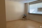 Retail for sale at Calle Constitución, 146, Navalcarnero, Madrid, 28600 with window blind, table, window, wood, floor, flooring, hall, fixture, house and hardwood around