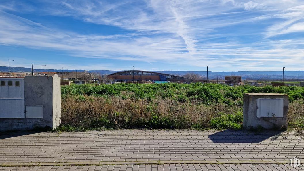 Land for sale at Calle Madresalva, Marchamalo, Guadalajara, 19180 with cloud, sky, plant, ecoregion, blue, azure, road surface, land lot, grass and wall around