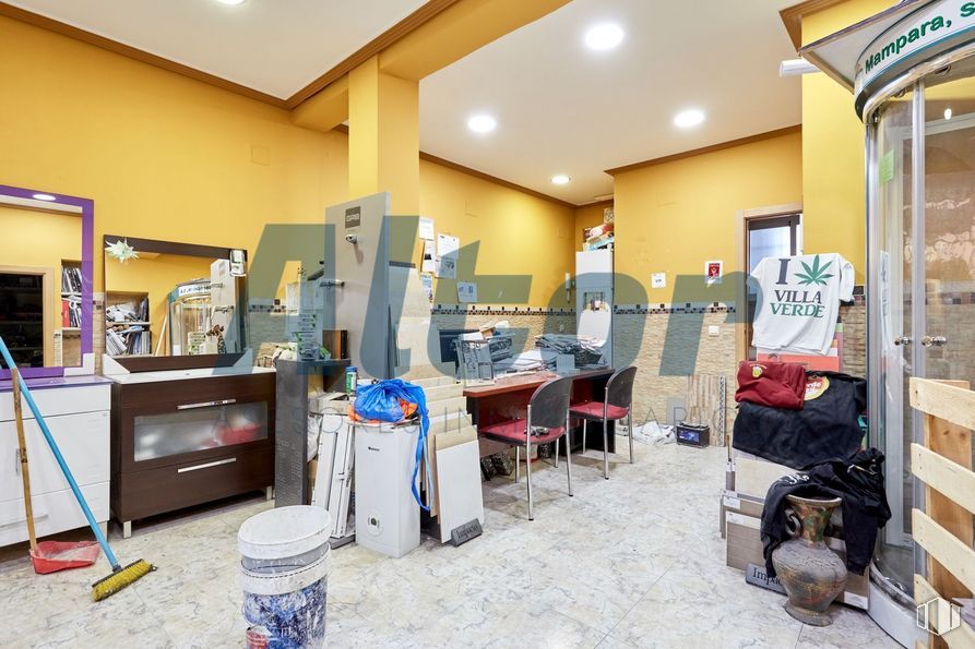 Local en venta en Calle Alberto Palacios, Villaverde, Madrid, 28021 con equipaje y bolsos, productos envasados, silla, ebanistería, envase, propiedad, edificio, diseño de interiores, piso y suelo alrededor