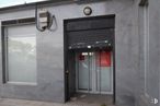 Local en alquiler y venta en Calle Alpes, Alcorcón, Madrid, 28922 con ventana, puerta, material compuesto, vidrio, hormigón, firmar, puerta de casa, transparencia y aluminio alrededor