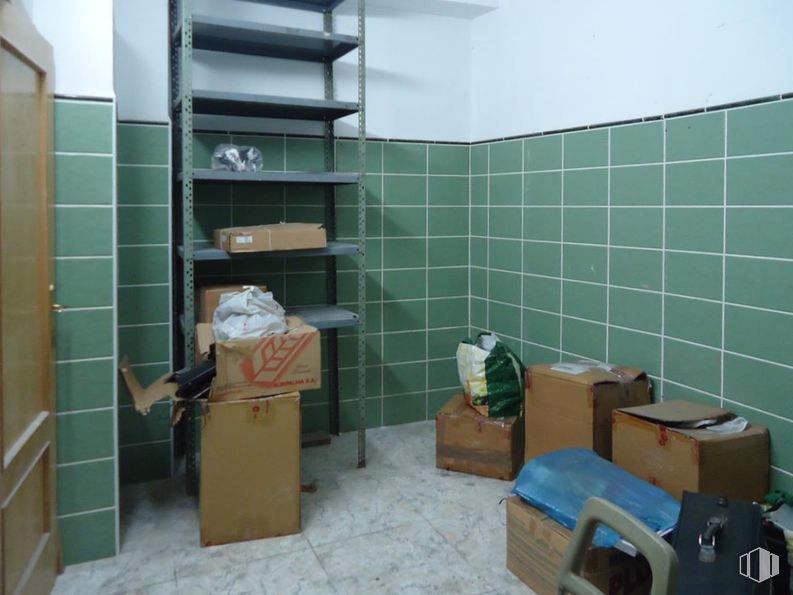 Local en venta en Calle Alberto Palacios, Villaverde, Madrid, 28021 con caja de envío, caja, equipaje y bolsos, interiorismo, estante, suelos, suelo, estantería, gas y edificio alrededor