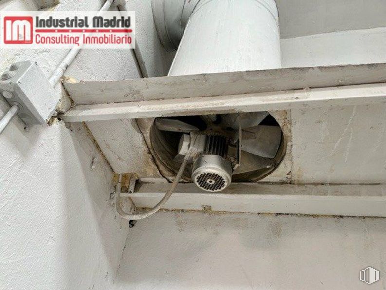 Industrial for sale at Polígono Industrial El Guijar, Arganda del Rey, Madrid, 28500 with lighting, gas, composite material, engineering, metal, pipe, ceiling, rim, automotive tire and auto part around