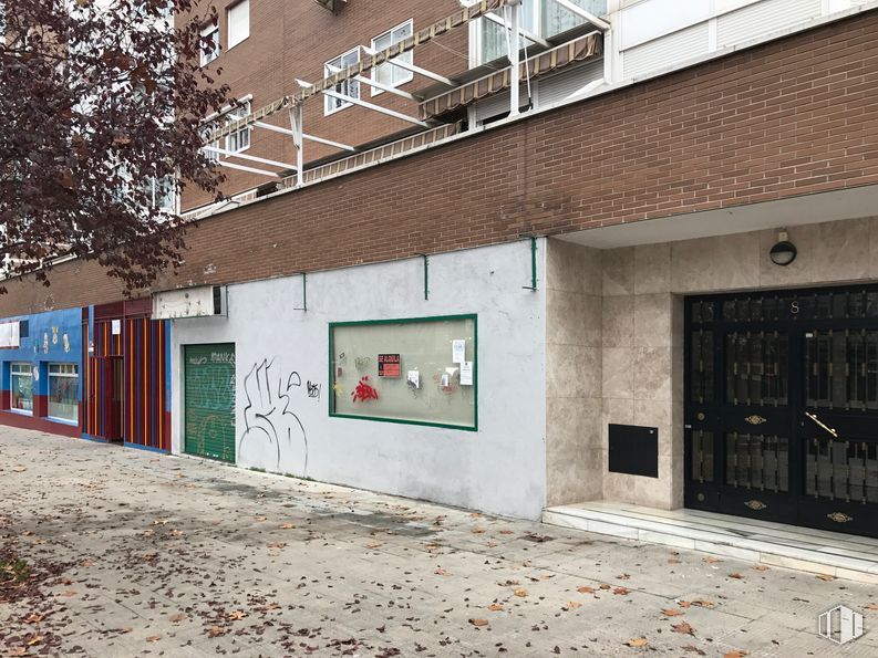 Local en venta en Calle Luis Braille, 8, Coslada, Madrid, 28820 con propiedad, ventana, edificio, planta, puerta, superficie de carretera, árbol, arquitectura, ladrillo y asfalto alrededor