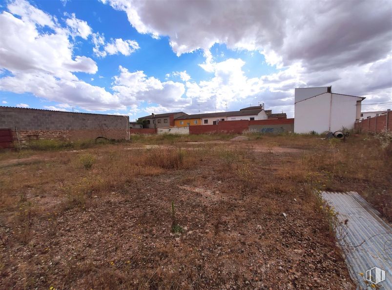 Land for sale at Calle Monte, Quintanar de la Orden, Toledo, 45800 with cloud, sky, ecoregion, natural environment, plant, land lot, building, grass, landscape and plain around