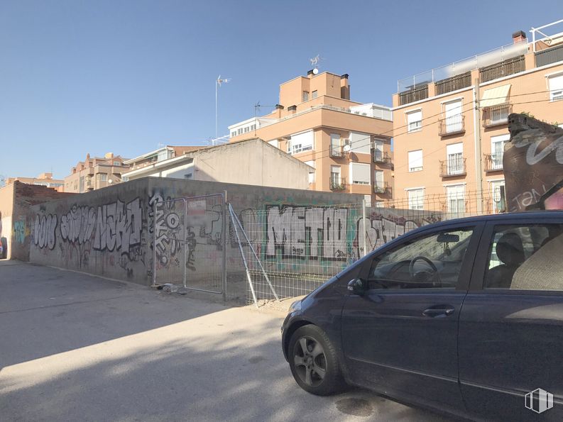 Suelo en venta en Calle Pozuelo, 9, Fuenlabrada, Madrid, 28945 con rueda, coche, edificio, cielo, neumático, ventana, vehículo, asfalto, diseño automovilístico y iluminación del automóvil alrededor