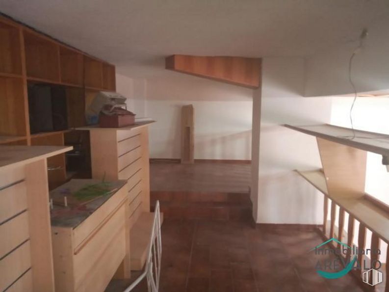 Local en alquiler y venta en Centro urbano, Arévalo, Ávila, 05200 con propiedad, ebanistería, madera, edificio, interiorismo, suelos, suelo, estantería, tinte para madera y pared alrededor