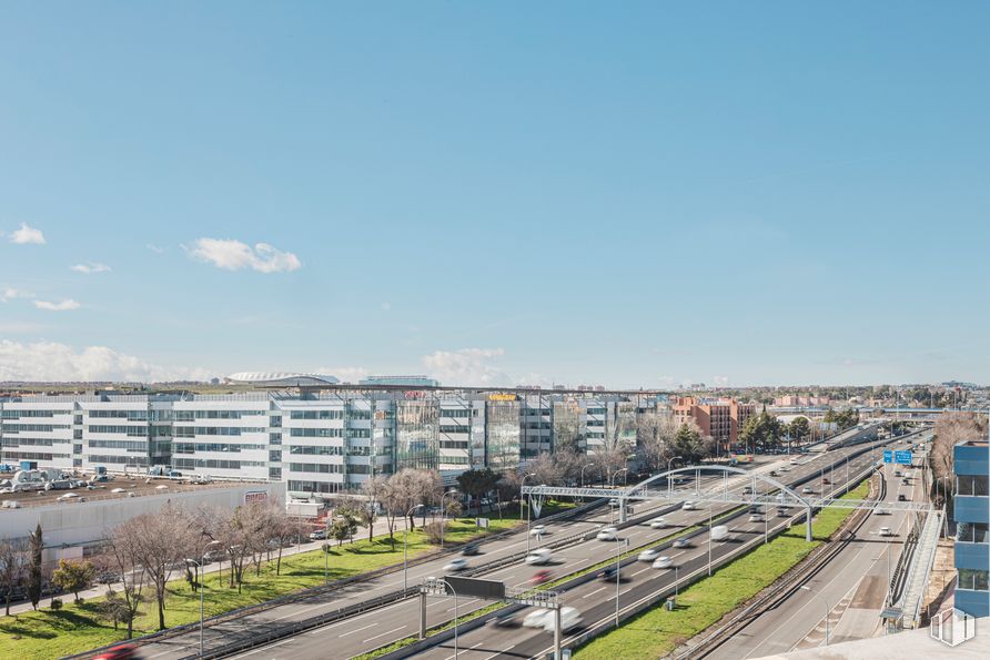 Oficina en alquiler en Avenida Sur de Barajas, 20, Barajas, Madrid, 28028 con edificio, cielo, nube, tiempo de día, planta, diseño urbano, bloque de pisos, vecindario, barrio residencial y árbol alrededor