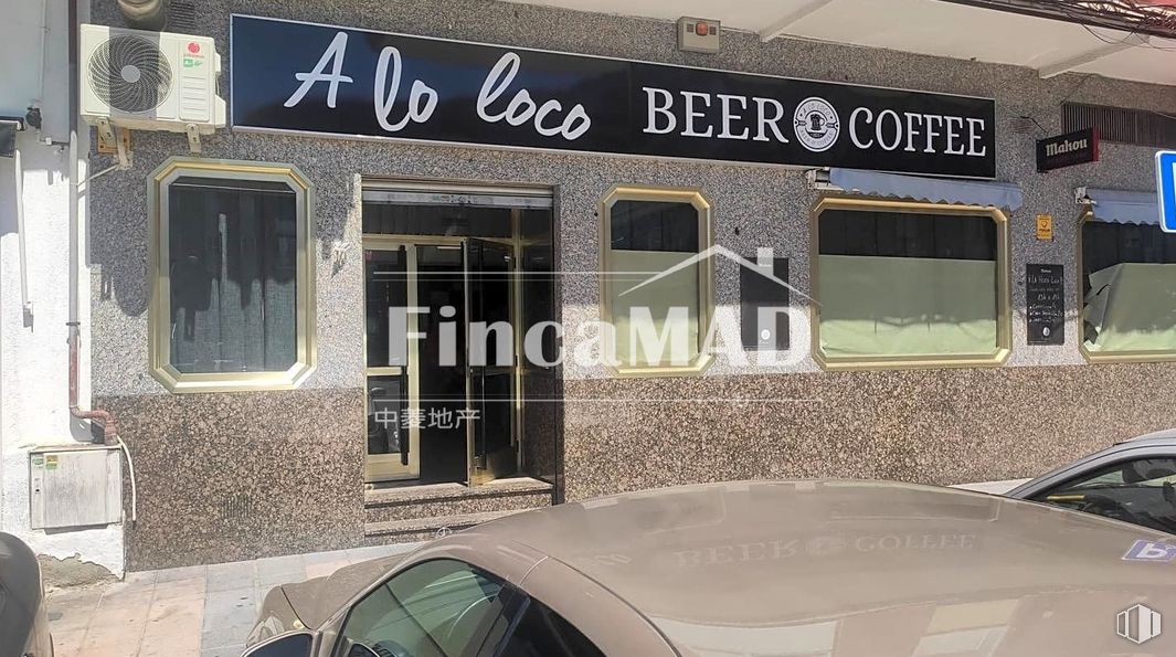 Local en venta en Zona Reina Victoria, Parla, Madrid, 28980 con coche, ventana, puerta, propiedad, luz de estacionamiento, vehículo de motor, capó, vehículo, diseño automovilístico y exterior del automóvil alrededor