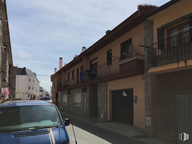 Local en venta en Calle Santa Teresa de Jesús, 30, Guadarrama, Madrid, 28440 con coche, edificio, ventana, puerta, cielo, vehículo, iluminación automotriz, campana, vehículo de motor y exterior automotriz alrededor