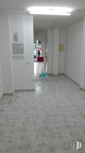 Local en alquiler en Zona Parque Lisboa, Alcorcón, Madrid, 28924 con accesorio, suelo de baldosas, suelos, suelo, edificio, hall, techo, material compuesto, hormigón y escayola alrededor