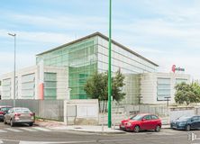 Office for sale & for rent at Avenida Europa, 10, Alcobendas, Madrid, 28108 with car, automotive parking light, sky, wheel, land vehicle, vehicle, tire, property, cloud and street light around