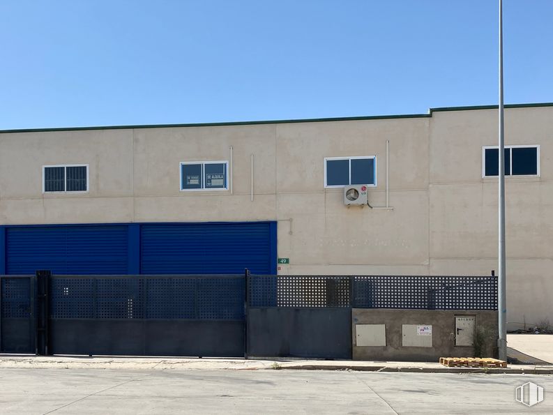 Industrial for sale at Calle Bronce, 49, Borox, Toledo, 45222 with building, sky, window, asphalt, road surface, composite material, facade, fixture, commercial building and concrete around