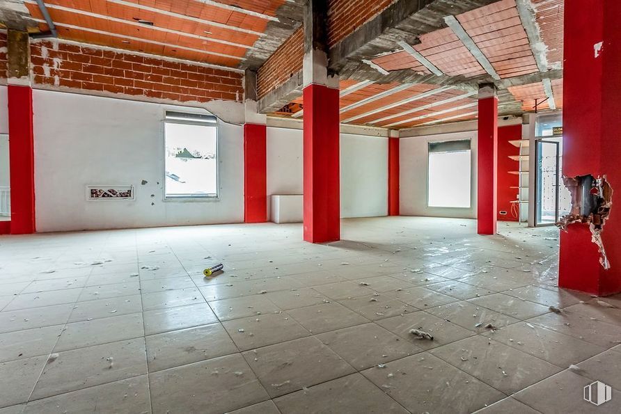 Local en venta en Calle Libertad, 89, Navalcarnero, Madrid, 28600 con suelo, suelos, hall, rojo, pared, edificio, madera, material de construcción, material compuesto y hormigón alrededor