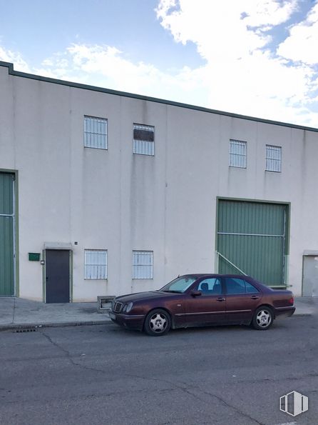 Industrial for sale at Calle Malamata, 26, Yuncler, Toledo, 45529 with car, building, automotive parking light, cloud, wheel, tire, sky, vehicle, automotive side marker light and property around