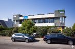 Office for sale at Edificio Eleusis, Avenida M-40, 5, Alcorcón, Madrid, 28925 with car, tire, building, wheel, automotive parking light, vehicle, land vehicle, sky, motor vehicle and automotive design around