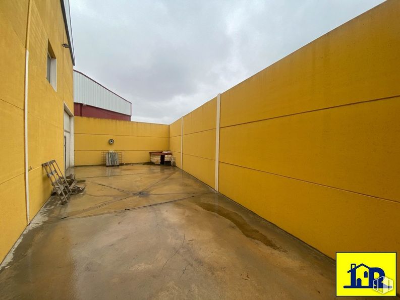 Industrial for sale at Polígono Sepes, Cuenca, 16004 with furniture, cloud, sky, road surface, asphalt, yellow, wood, composite material, flooring and facade around