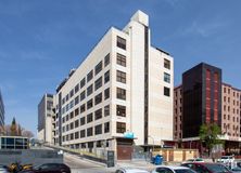 Oficina en venta en Edificio Auge I, Calle María Tubau, 8, Fuencarral - El Pardo, Madrid, 28049 con edificio, coche, cielo, propiedad, rueda, ventana, vehículo, nube, bloque de torres y luz de la calle alrededor